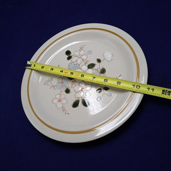 Kingsbury Stoneware Collection Autumn Flowers Hand Painted Plate - Picture 3 of 9